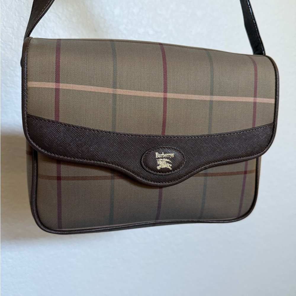 Like New!  Burberrys Vintage Novacheck Crossbody Bag